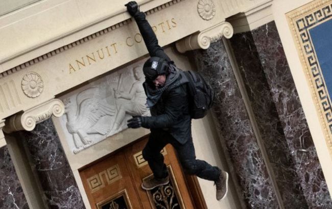 Трамп не откликнулся на просьбу остановить протестующих при штурме Капитолия, - CNN