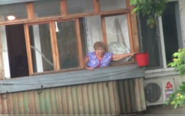 В оккупированном Крыму люди собирают дождевую воду