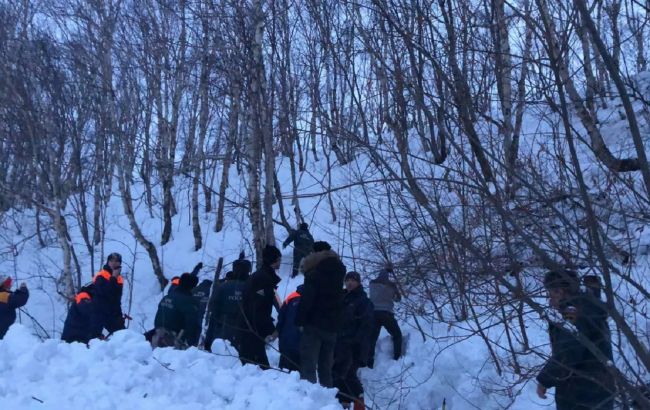 В России возле школы сошла лавина, есть погибший