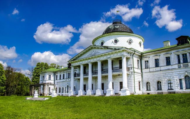 Розкіш та дух історії: найкрасивіші палаци України для весняного вікенду