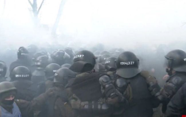 В Киеве на акции под Шевченковским райсудом начались столкновения
