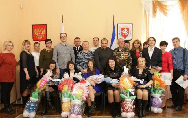 В Крыму новорожденные получили повестки в армию