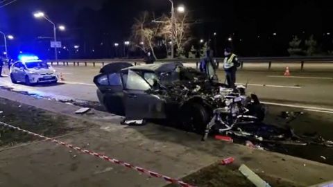 ДТП возле столичного зоопарка: автомобиль протаранил машину аварийной службы