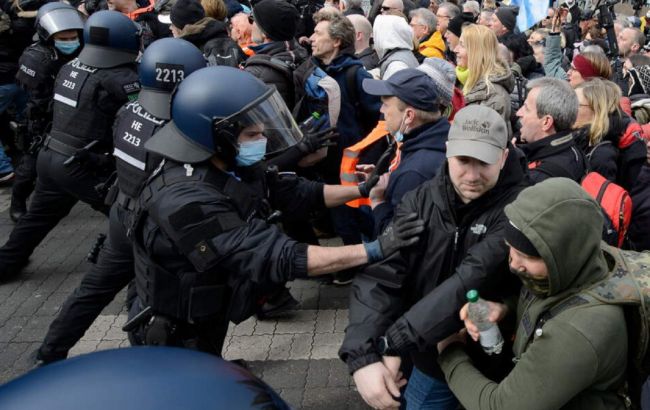 Європою прокотилася хвиля карантинних протестів