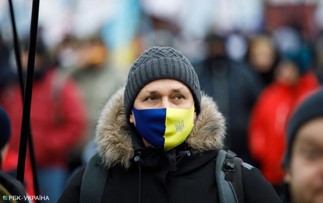 По Украине ужесточают карантин: можно ли попасть в "красную зону" на поезде