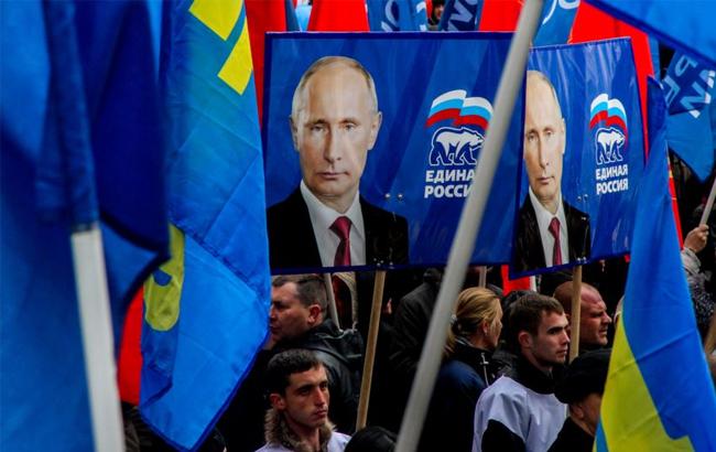 "Явка обязательна": в Крыму бюджетников сгоняют на митинг партии Путина