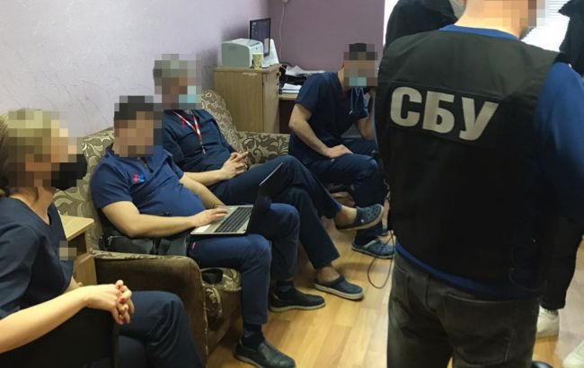 Брали з пацієнтів "внески" за операції: у Запоріжжі викрили групу медиків