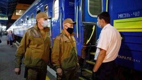 Надоело: в Укрзализныце рассказали, что будут делать с пассажирами без масок