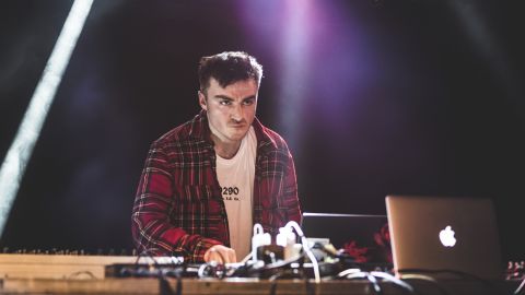 Містичний синтвейв-музикант Daniel Deluxe повертається до Києва