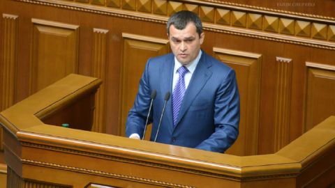 Суд заочно арештував екс-голову МВС Захарченка. Це дозволяє почати процедуру екстрадиції