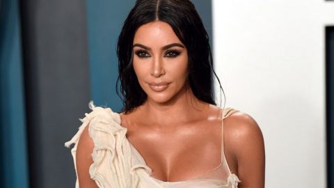 Восхитительная: Ким Кардашьян показала, как носить один из самых трендовых аксессуаров лета