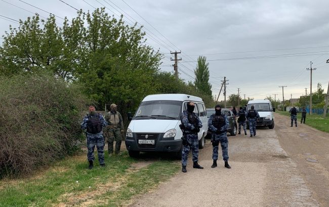 Российские силовики провели незаконные обыски в Крыму. В Украине возбудили дело