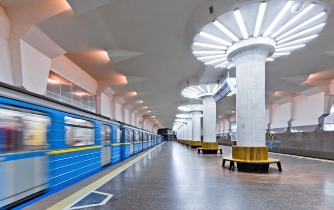 У харківському метро пасажир кинувся під колеса потягу