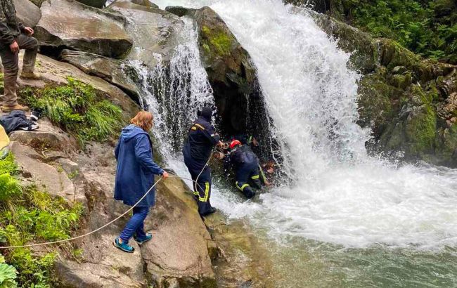 Впав у водоспад: у Львівській області під час екскурсії загинув підліток
