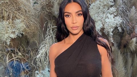 Ідеал: Кім Кардашьян захопила спокусливим тілом в ультрамодній сукні
