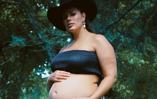 Гаряча матуся: вагітна Ешлі Грем знялася в провокаційній фотосесії