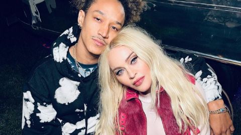 В дерзких мини-шортах: 62-летняя Мадонна зажигает с молодым бойфрендом на семейном пикнике