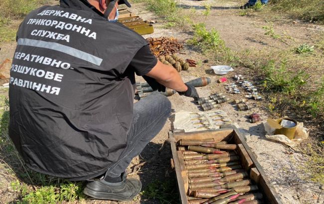 Гранаты, мины и патроны: возле линии разграничения обнаружен схрон боеприпасов