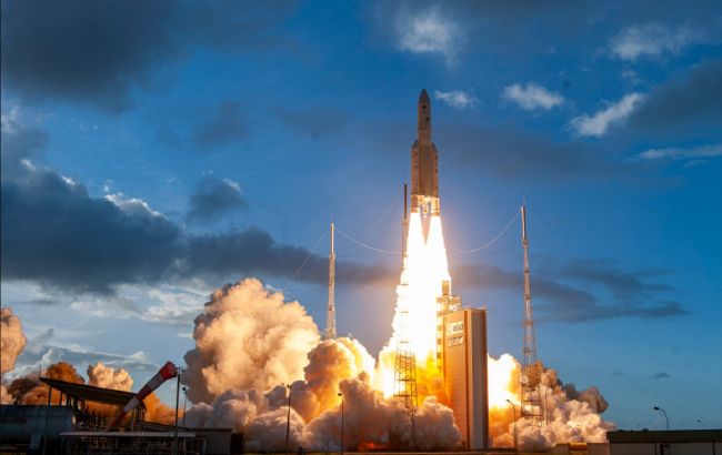 Ракета Ariane 5 вывела на орбиту первый в мире универсальный коммерческий спутник связи
