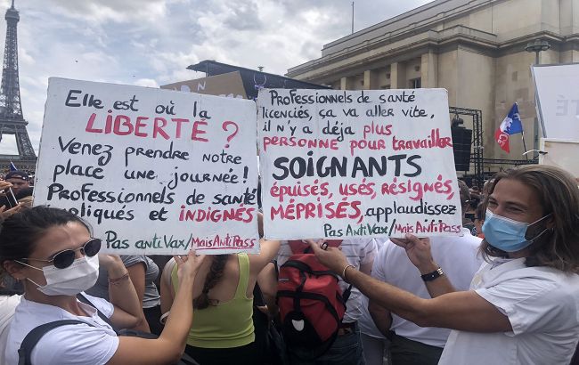 Противники "паспортів здоров'я" знову вийшли на мітинги у Франції