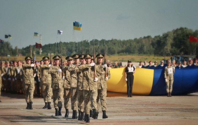 Марш армійців та військова техніка: як Міноборони проводить репетицію параду