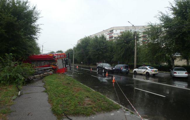 У Луганській області автомобіль ДСНС потрапив в аварію: постраждали дві людини