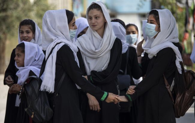 "Талібан" дозволив жінкам бути ведучими телевізійних програм
