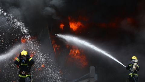 У Китаї загорівся хмарочос