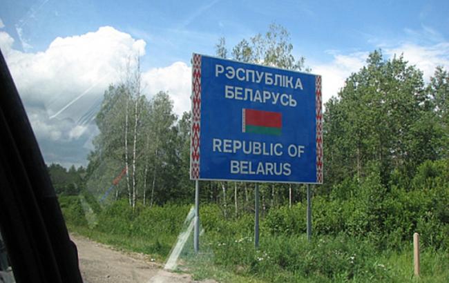 Беларусь пока не будет пускать украинцев по новым паспортам