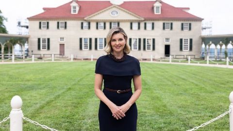 Леді досконалість: Олена Зеленська в елегантній сукні з кейпом підкорила мережу