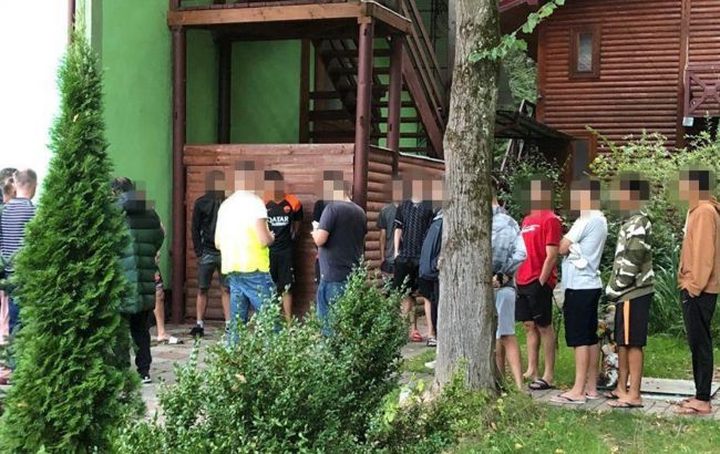 "Замаскували" під футбольних уболівальників: у Львівській області виявили нелегалів з Бразилії