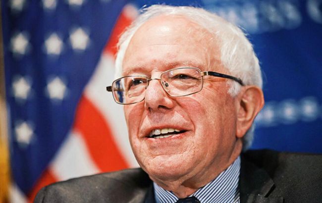 Сандерс побеждает на кокусах в Канзасе