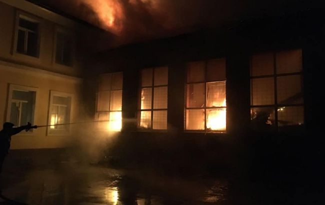 Пожар в школе в Чугуеве: огонь уничтожил спортзал
