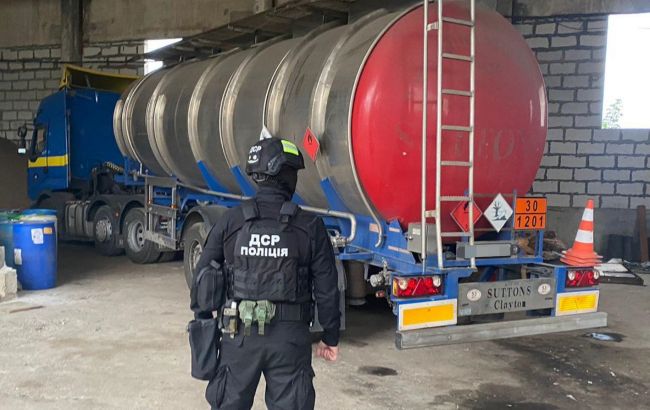Полиция подозревает работников госзавода в незаконном сбыте 45 тысяч литров спирта