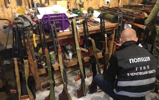 В Чернигове обнаружили подпольную оружейную: изъяли целый арсенал