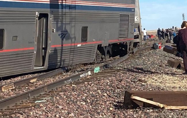 Понад 50 людей постраждали унаслідок сходження поїзда з рейок в США