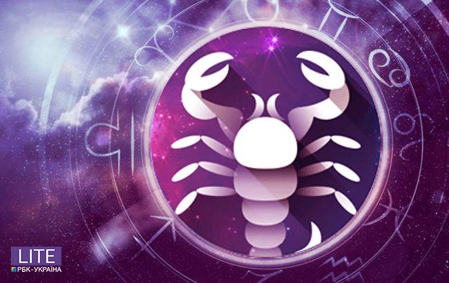 Гороскоп на жовтень 2021 для Скорпіона: бережіть гроші і коханих!