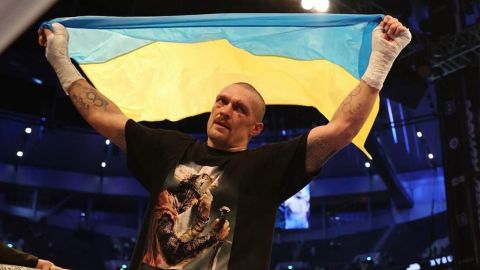 Усик рассказал, почему давал интервью на украинском: "подумал, что будет не очень красиво"