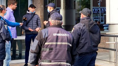 Журналисты "Схем" сообщили о нападении во время интервью. Открыто уголовное дело