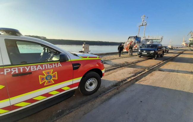 В Одесской области моряк упал с судна в море. Его ищут водолазы
