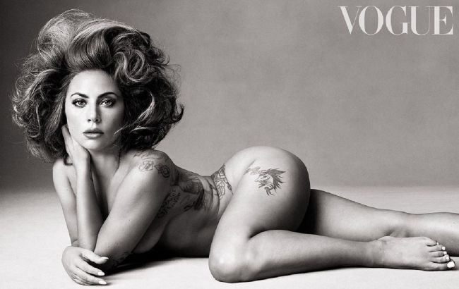 Полностью голая Леди Гага позирует в провокационной съемке для Vogue
