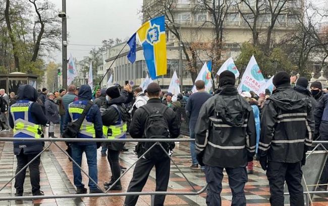 Протест "антивакцинаторів" у Києві: до охорони правопорядку залучили Нацгвардію