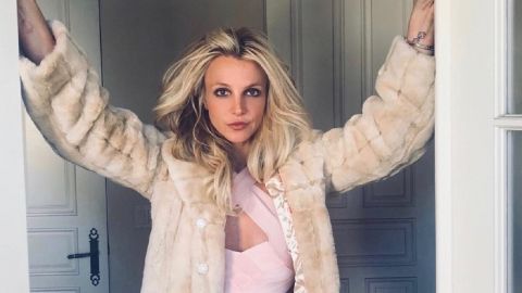 Бритни Спирс похвасталась роскошным свадебным платьем от культового дизайнера