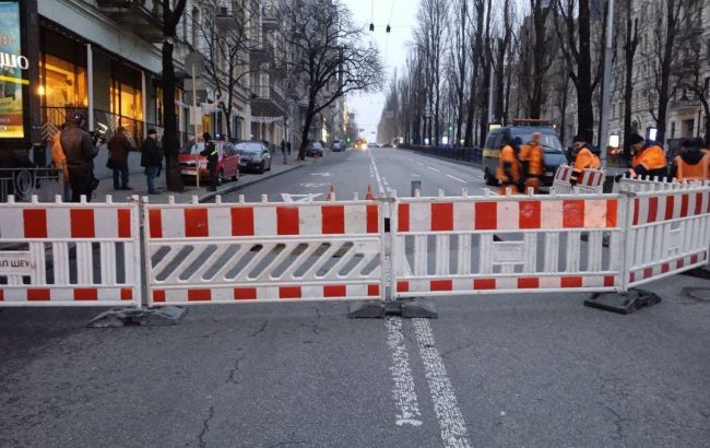 Транспорт в Киеве изменил маршрут из-за провала асфальта: какая ситуация на дорогах