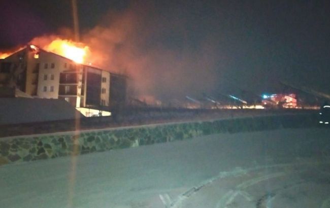 Одна людина загинула і двоє постраждали під час пожежі в готелі під Вінницею
