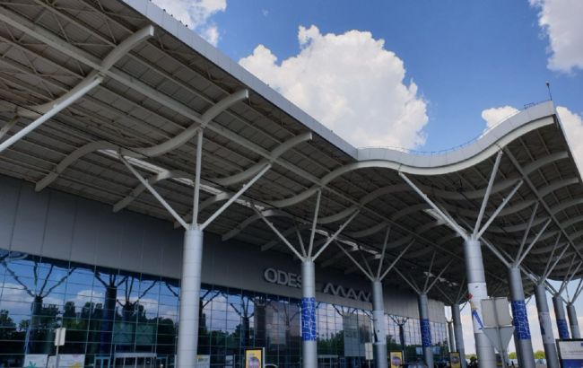 В Одессе заминировали аэропорт, эвакуировали 320 человек