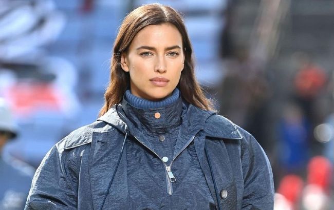 Просто и стильно: Ирина Шейк показала, как носить самое модное пальто зимы