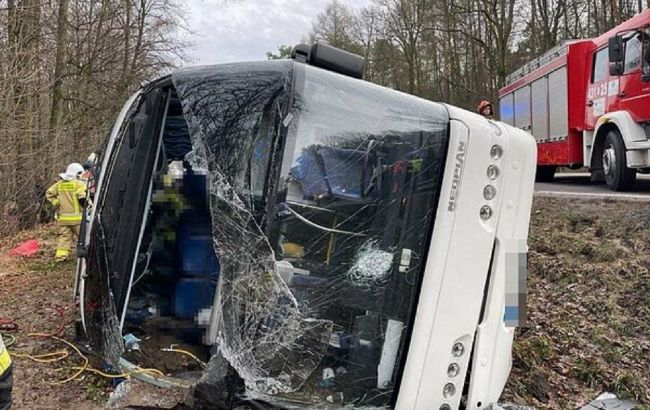 В Польше в ДТП попал автобус с туристами из Литвы: пострадали 13 человек