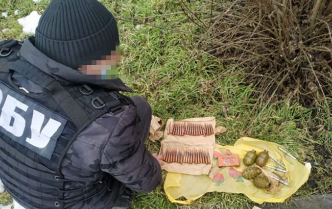 В одном из райцентров Кировоградской области нашли тайник со взрывчаткой