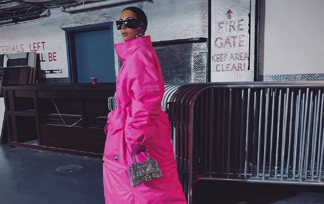Модная Барби: топ-5 лучших образов Ким Кардашьян от Balenciaga в розовом цвете